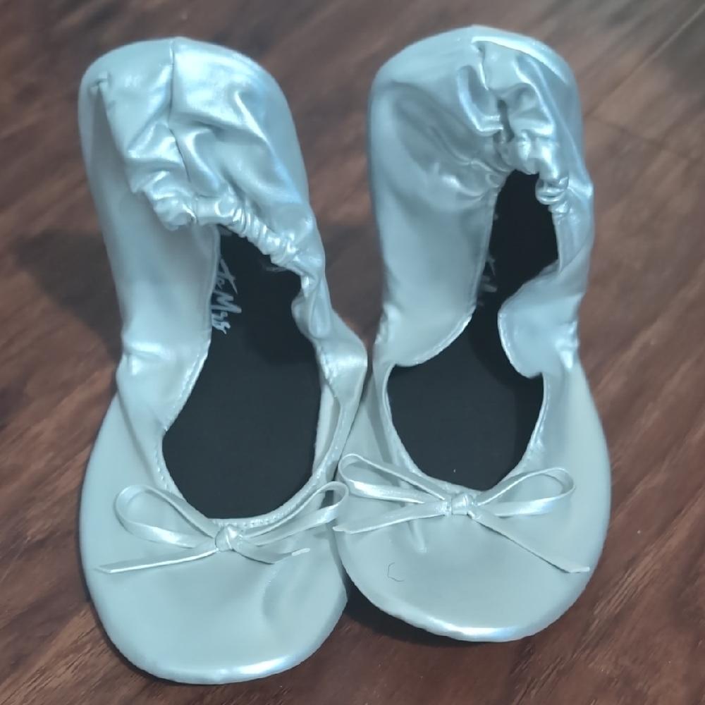 Silver‎ Foldable Flats with Elastic Edge and Bows